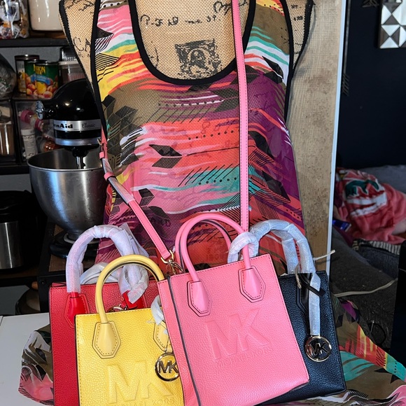 Michael Kors Pink Coral Crossbody Bag with Adjustable Strap - Picture 3 of 4